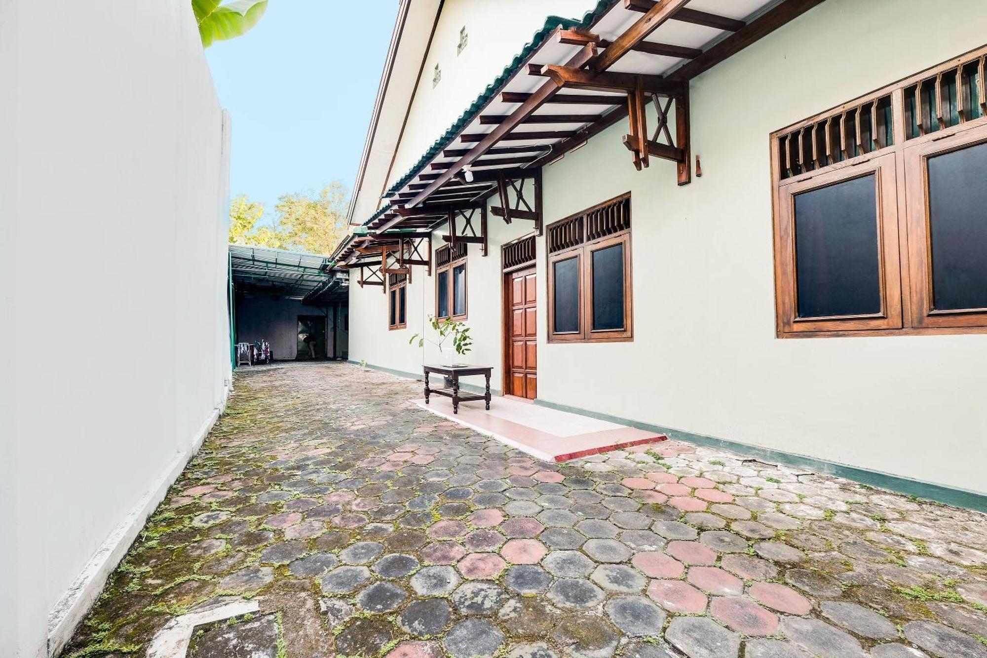 Spot On 92068 Pudja Kesuma Homestay Syariah Yogyakarta Pedes Экстерьер фото